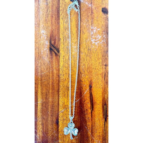 Shamrock Necklace Pendant 18 inch Chain St Patrick's Day Parade Party Ir… - Picture 12 of 12